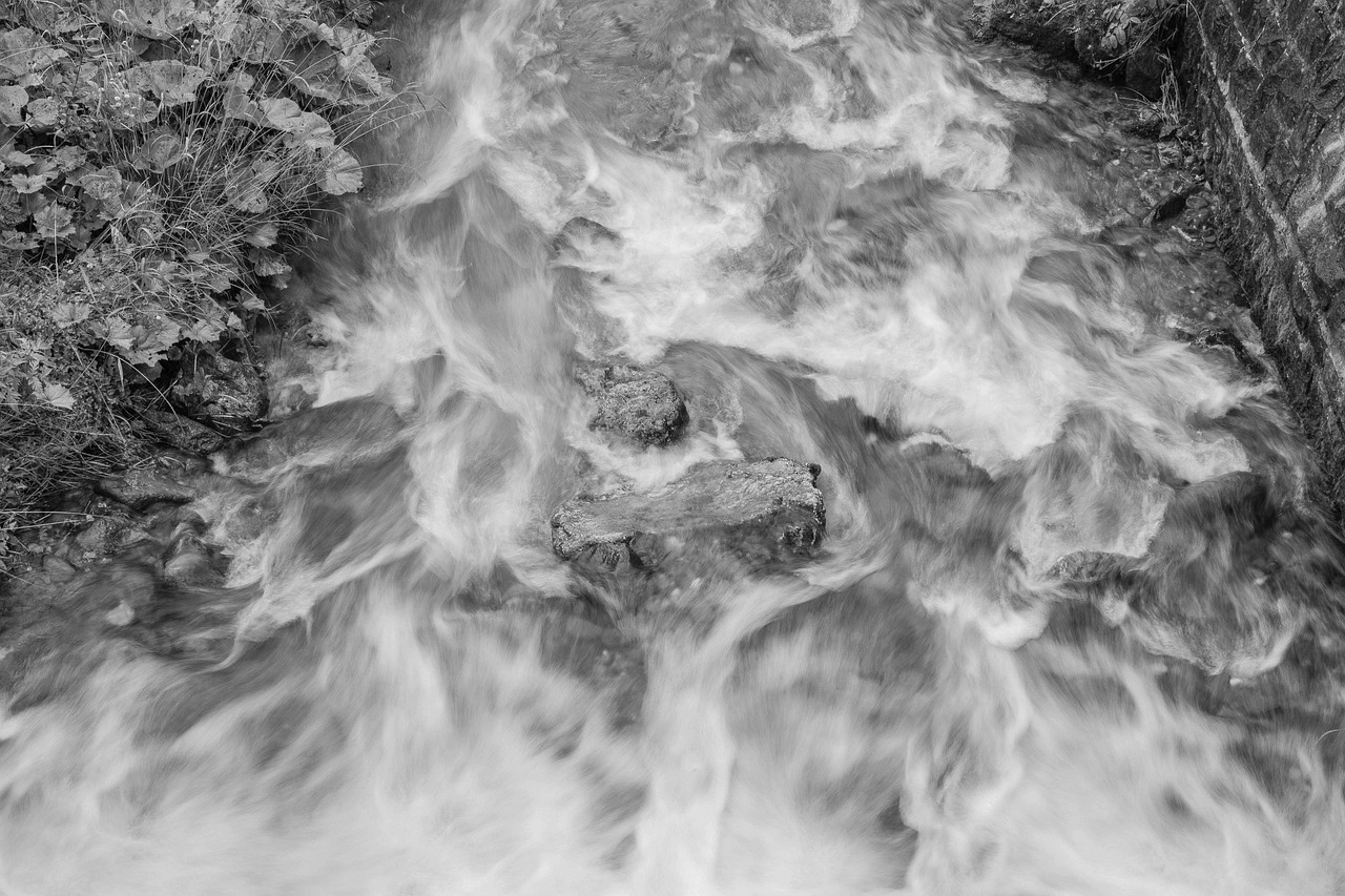 découvrez les avantages de l'hydroélectricité, une source d'énergie renouvelable et durable qui utilise la force de l'eau pour produire de l'électricité. apprenez comment cette technologie contribue à la lutte contre le changement climatique et soutient les initiatives écologiques.