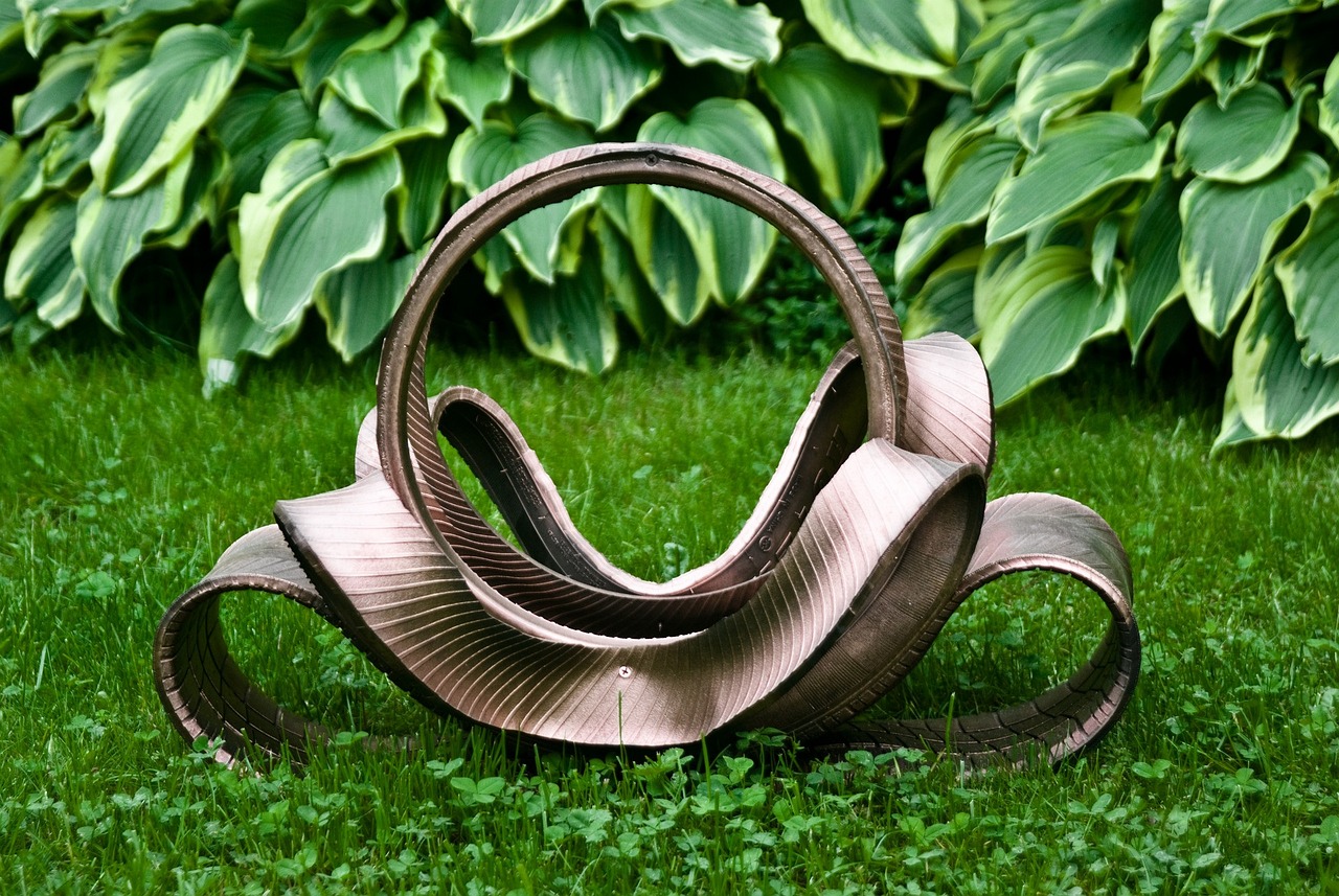 découvrez l'upcycling : une approche écologique et créative pour transformer vos déchets en objets uniques et utiles, tout en préservant l'environnement.