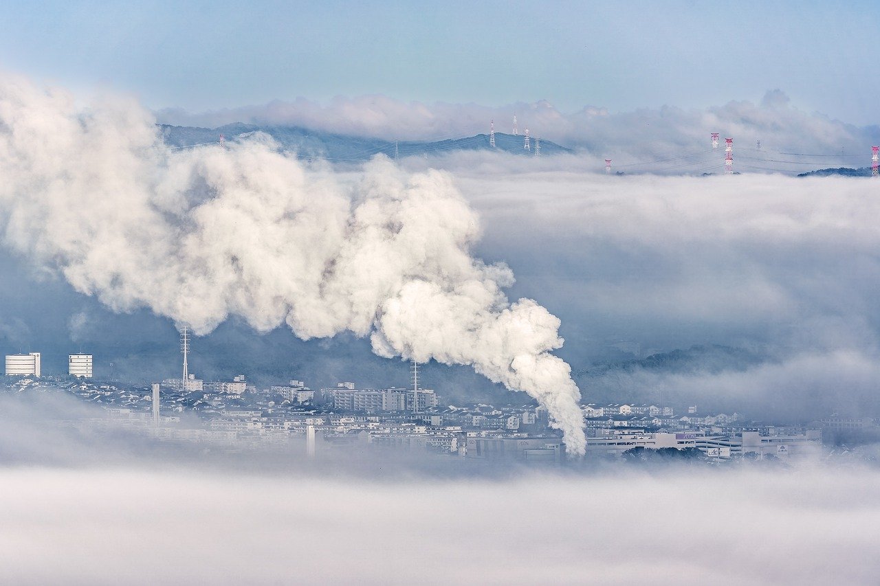 Pollution atmosphérique : comprendre ses causes et conséquences sur la santé