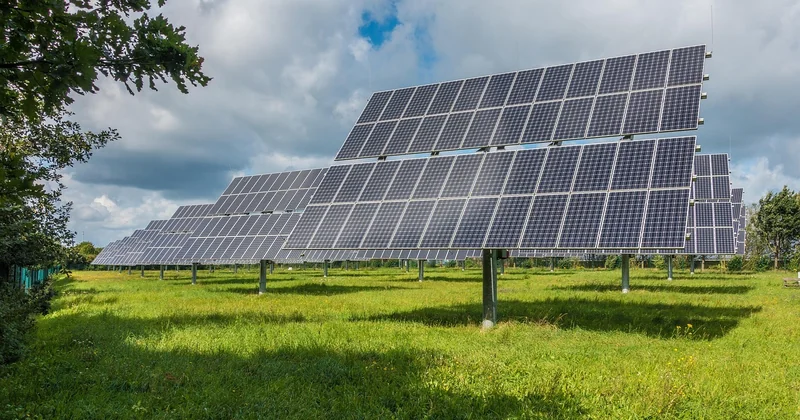 Aide panneau solaire en Gironde, Charente-Maritime, Bordeaux : ce qui se joue au niveau local