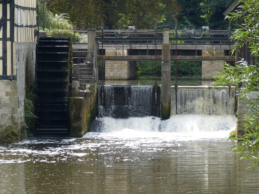Énergie hydraulique : comprendre son fonctionnement et ses avantages