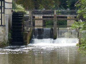 Énergie hydraulique : comprendre son fonctionnement et ses avantages