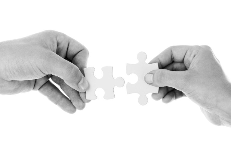 Collaboration interdisciplinaire : clés pour une synergie réussie en équipe
